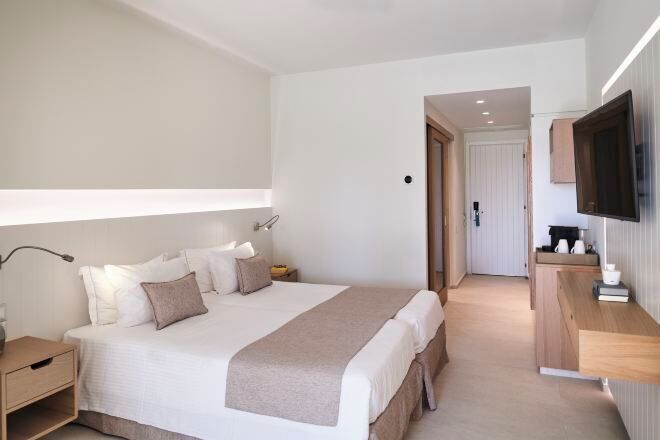 In-room safe, desk, blackout drapes, soundproofing
