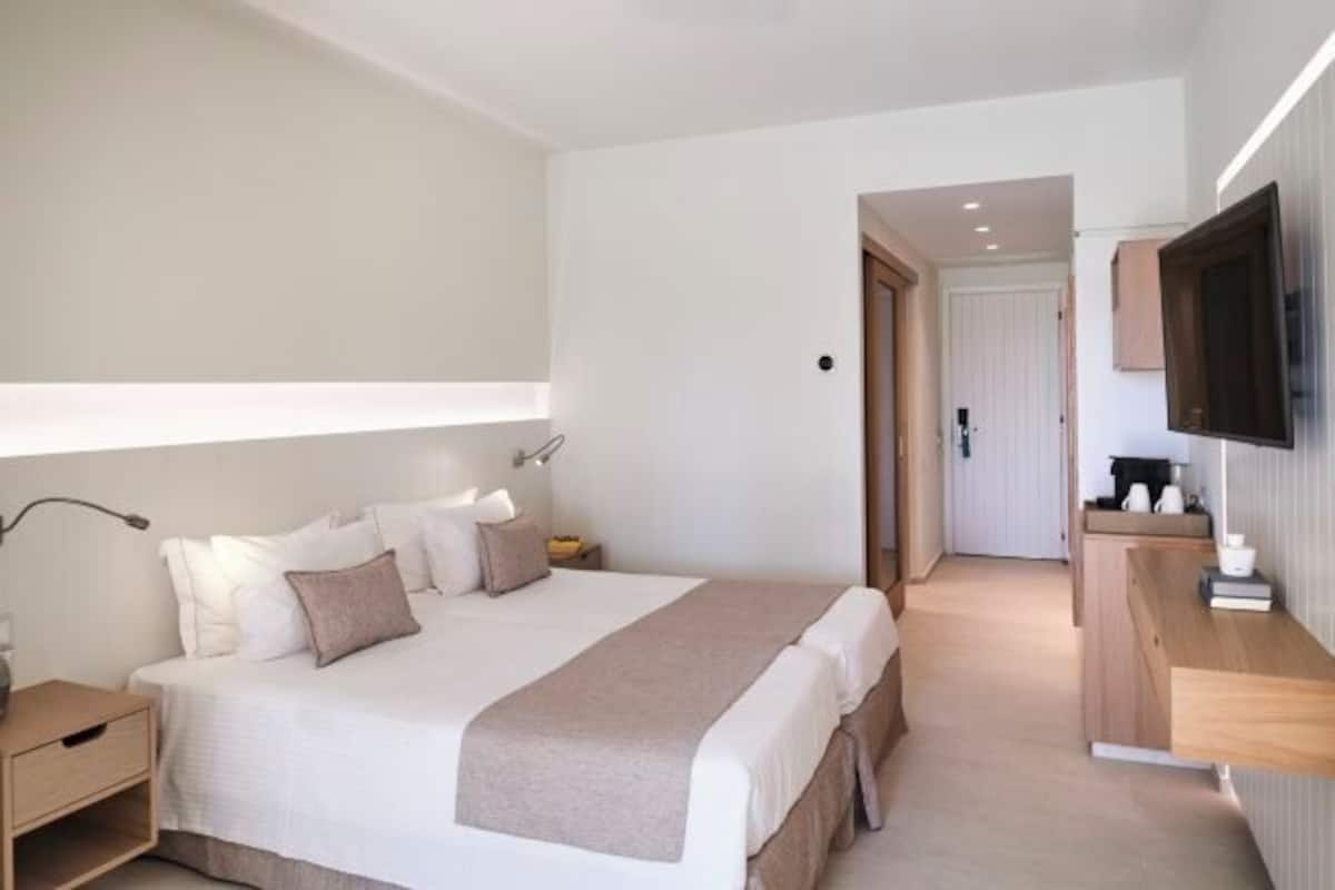 In-room safe, desk, blackout curtains, soundproofing