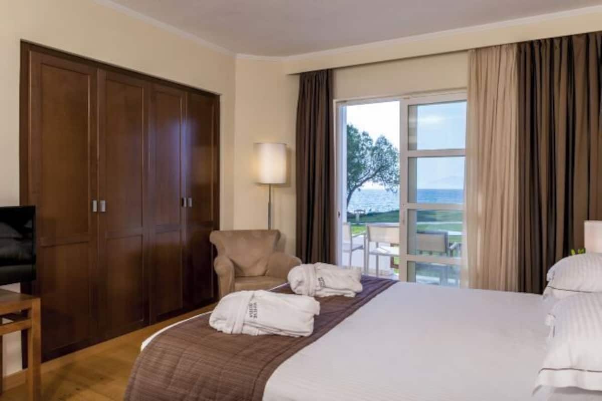 In-room safe, desk, blackout curtains, soundproofing
