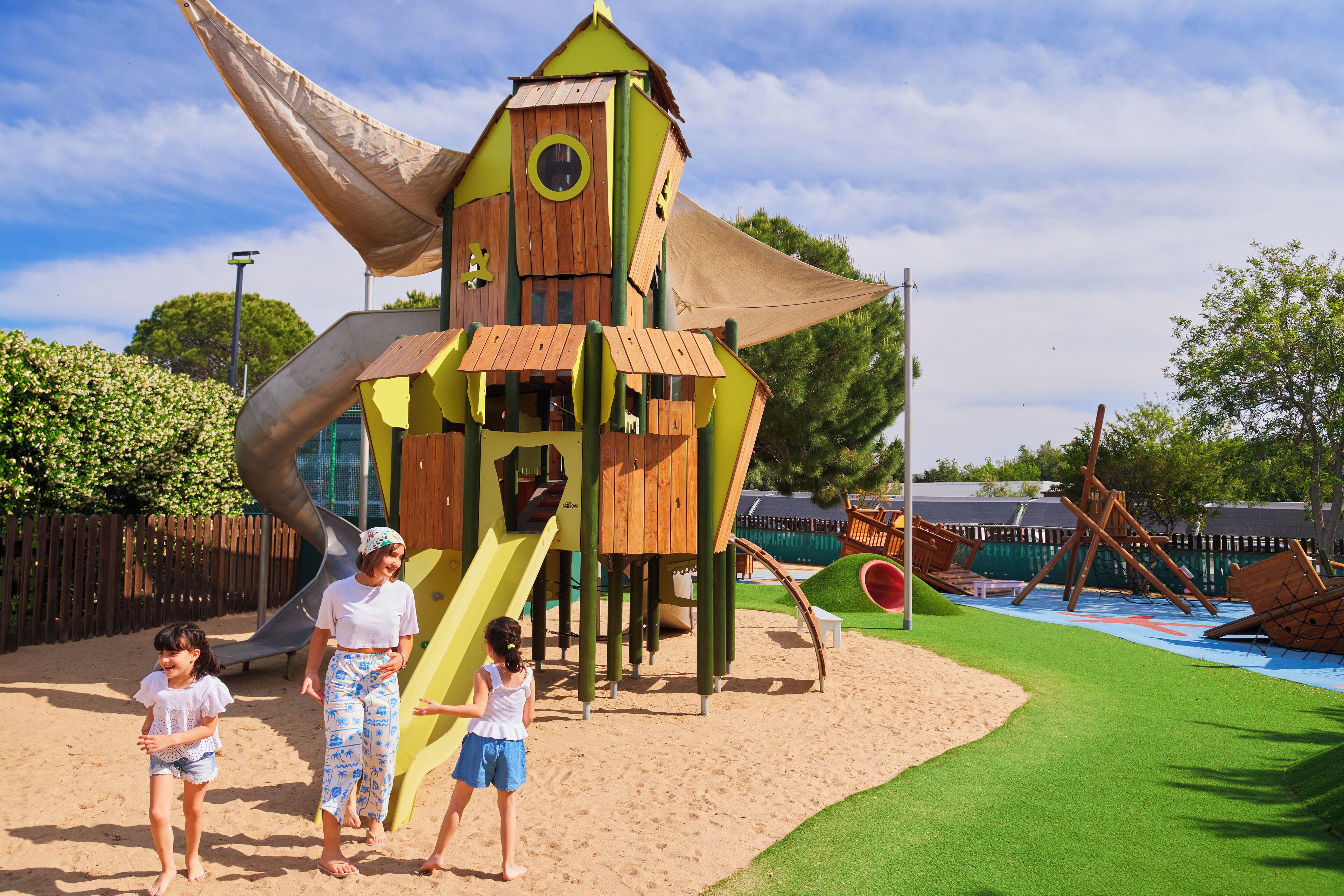 children’s play area – outdoor