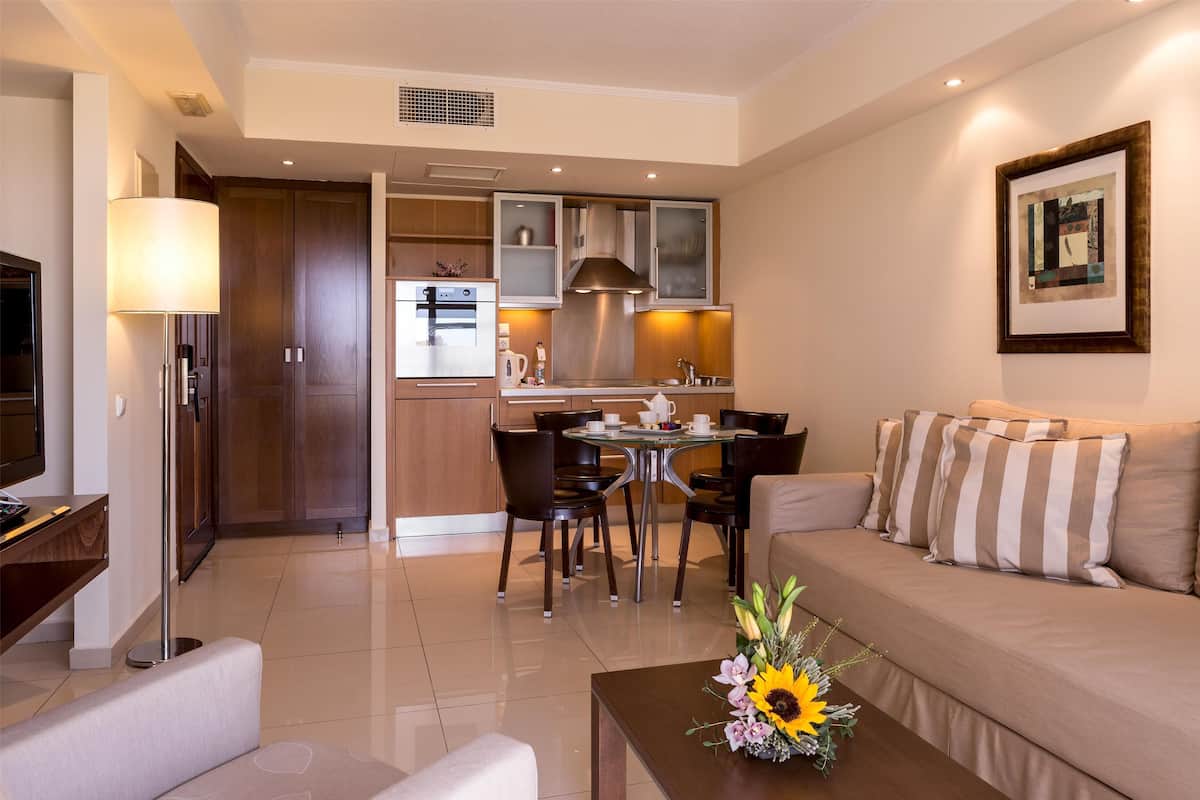 1 bedroom, in-room safe, desk, blackout curtains