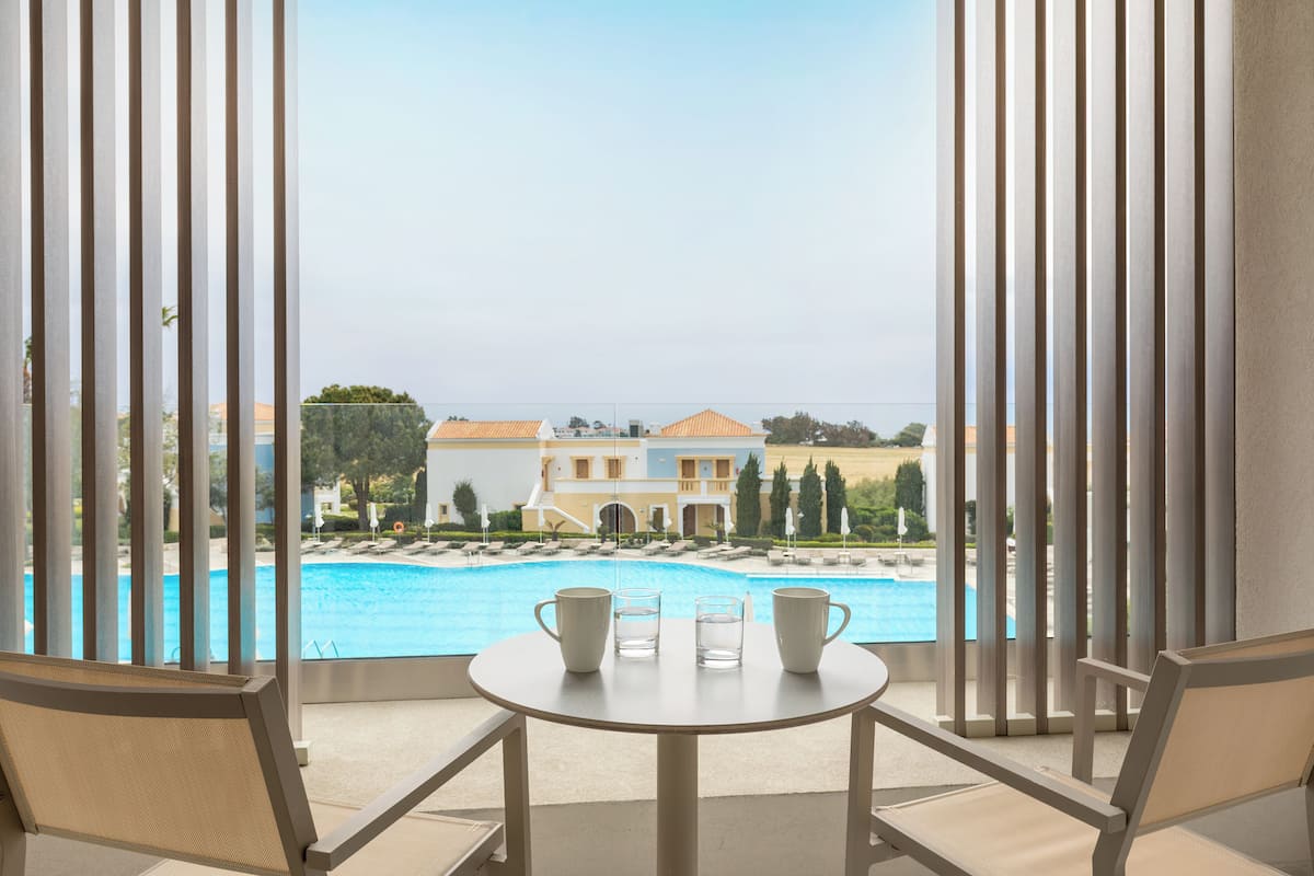 Zimmersafe, Schreibtisch, Verdunkelungsvorhänge, schallisolierte Zimmer