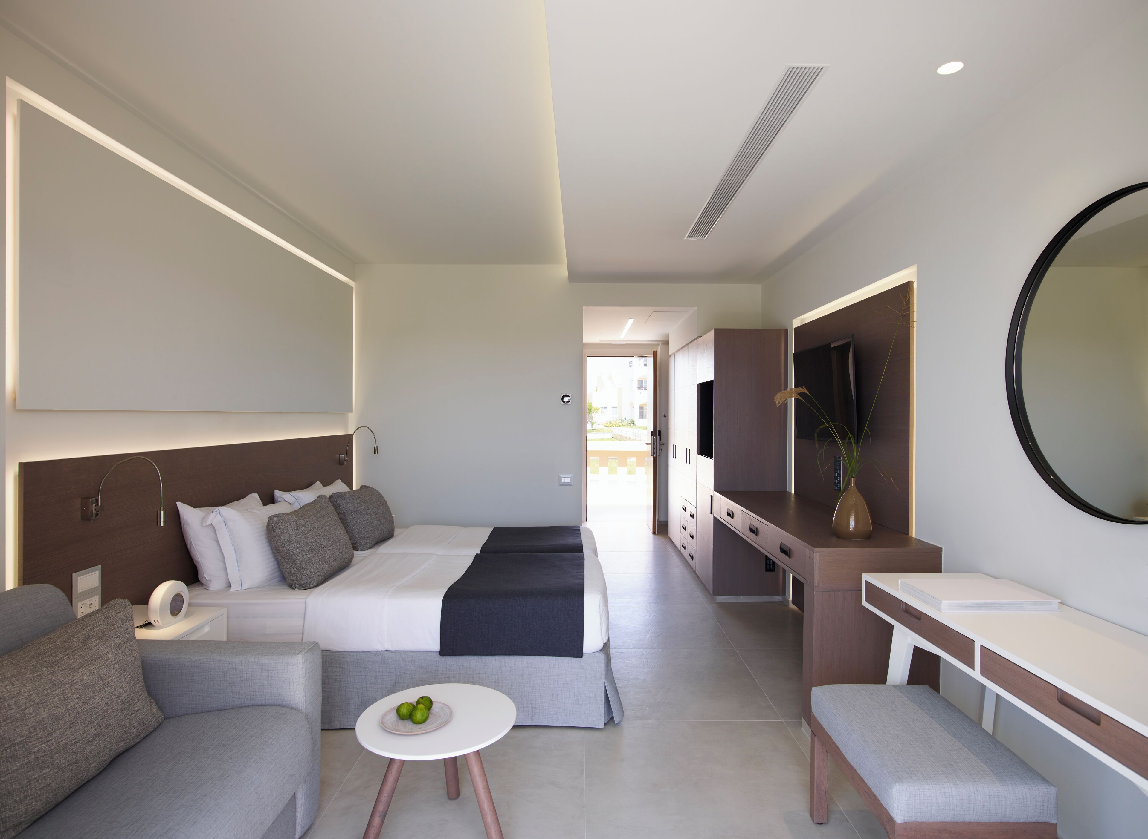 Deluxe Twin Room | In-room safe, desk, blackout drapes, soundproofing