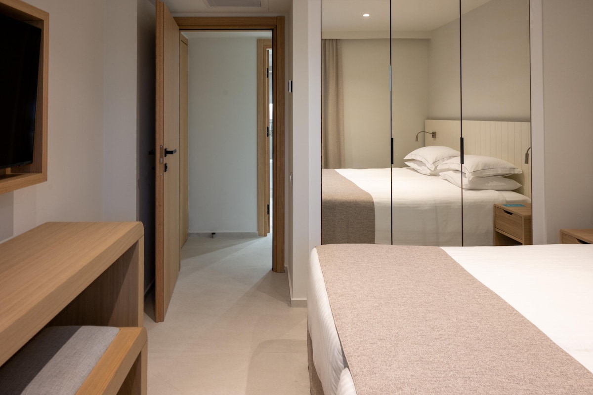In-room safe, desk, laptop workspace, blackout drapes