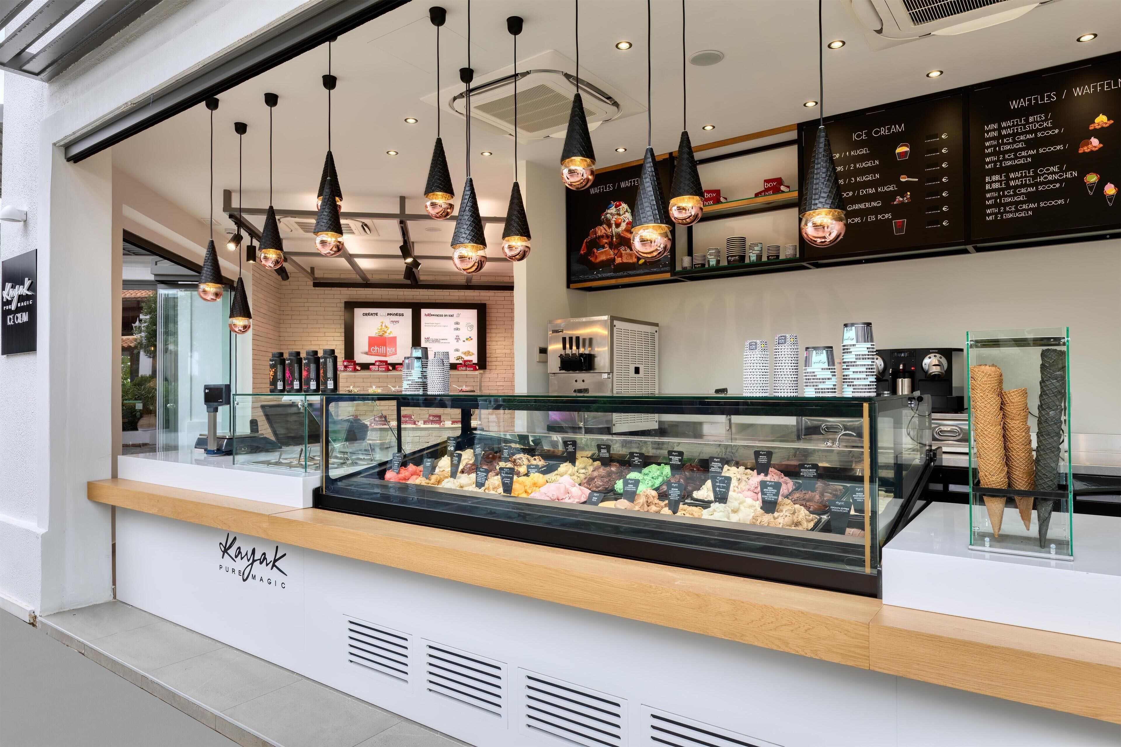 Dinner served, Asian cuisine, pool views 