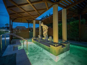 Indoor pool, 4 outdoor pools, pool umbrellas, pool loungers