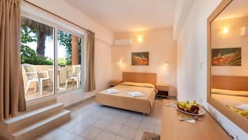 Studio | Egyptian cotton sheets, desk, blackout curtains, soundproofing