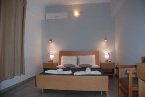 Studio | Egyptian cotton sheets, desk, blackout drapes, soundproofing - Bayside Hotel Katsaras (Rhodes)