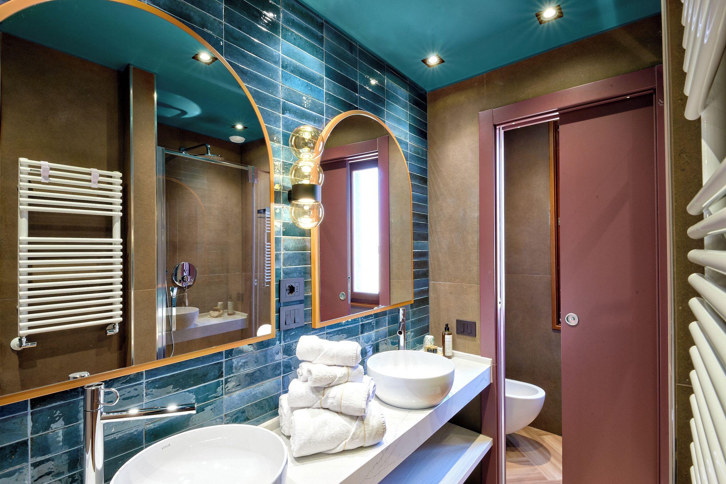 deluxe double room, canal view | bathroom | hair dryer, slippers, bidet, towels