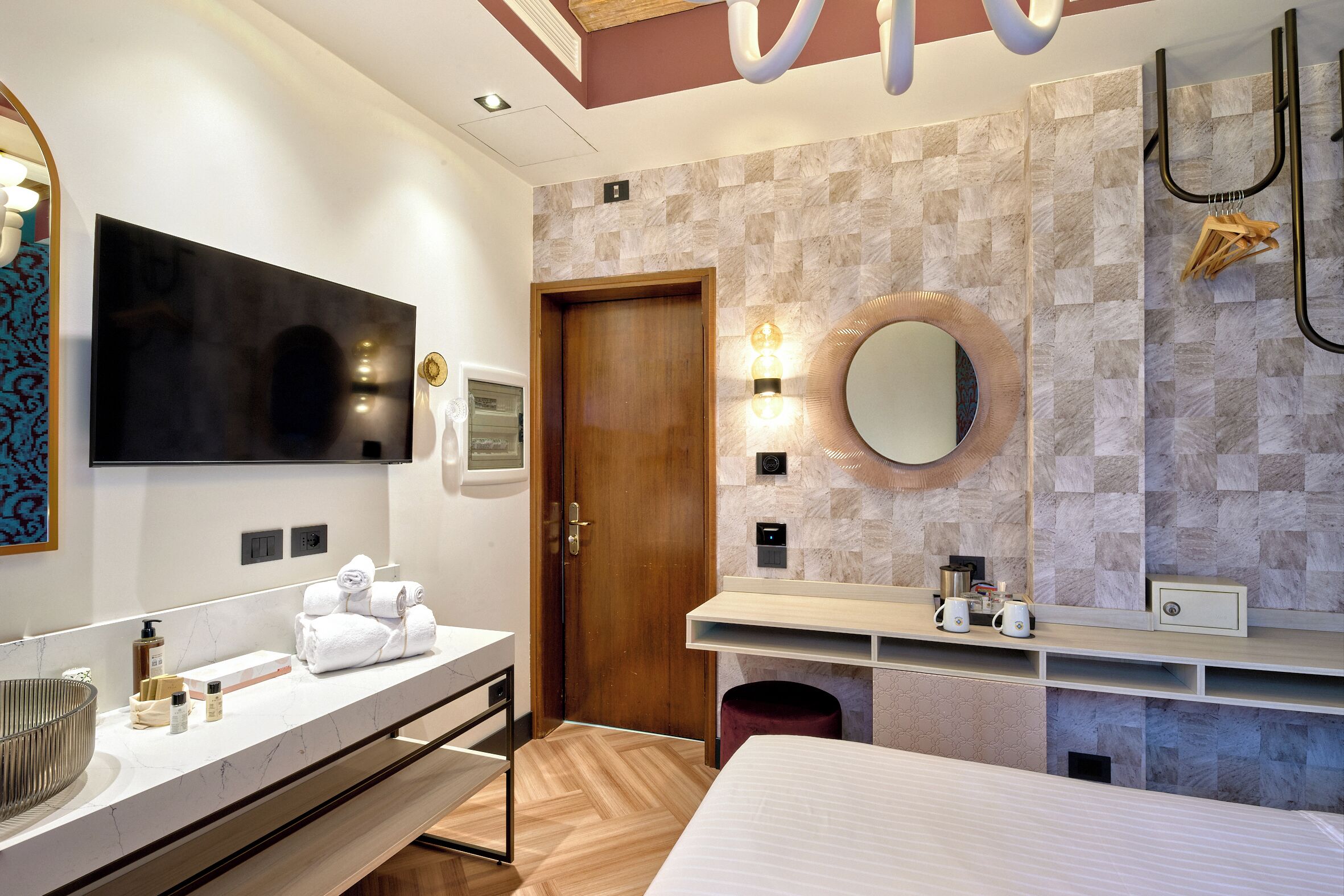 standard double room | 1 bedroom, down duvets, in-room safe, desk