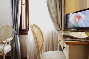 Single Room | Down comforters, in-room safe, desk, soundproofing