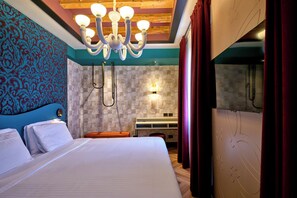 Suite Junior Vista Canale | 1 bedroom, down comforters, in-room safe, desk