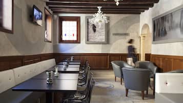 Daily continental breakfast (EUR 10 per person)