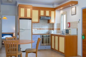 Apartment, 1 Schlafzimmer | Schreibtisch, schallisolierte Zimmer, kostenlose Babybetten