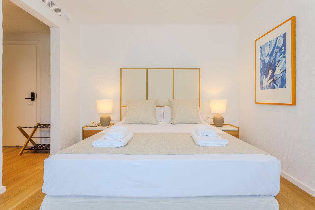 Superior Twin Room | Desk, soundproofing, WiFi (free), bed sheets