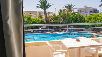 Twin Room (Hotel) | 1 bedroom, desk, soundproofing, free cribs/infant beds