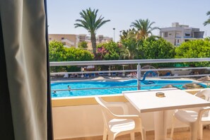Zweibettzimmer (Hotel) | Schreibtisch, schallisolierte Zimmer, kostenlose Babybetten