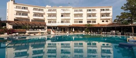 室內泳池、室外泳池