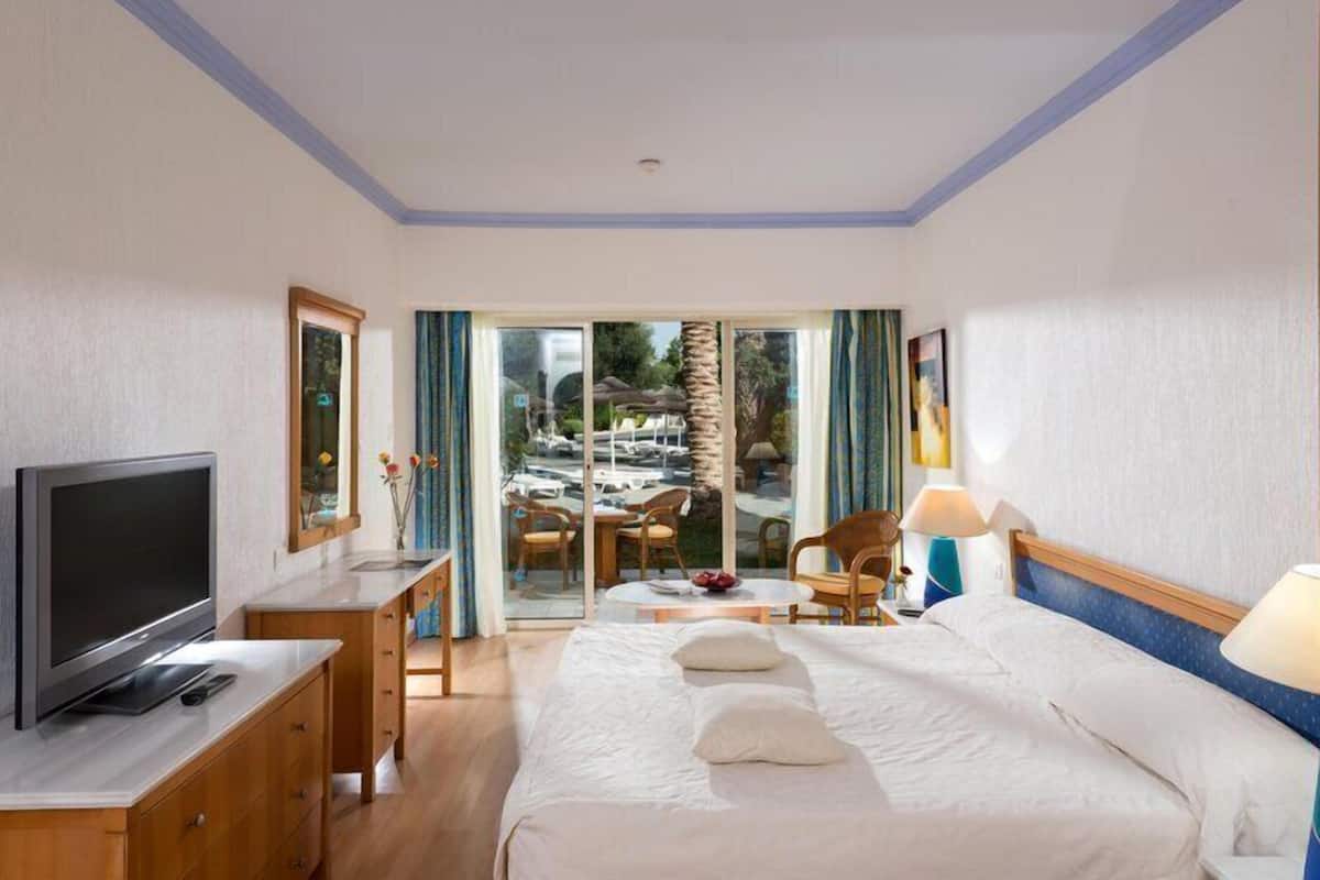 Apartment, 1 Bedroom | Desk, soundproofing, WiFi (free), bed sheets
