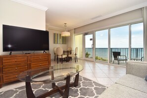 Zimmersafe, Schreibtisch, Verdunkelungsvorhänge, Bügeleisen/Bügelbrett