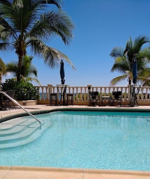 Outdoor pool, open 8:00 AM to 7:00 PM, pool loungers