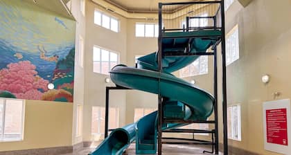 Super 8 by Wyndham Edmonton South