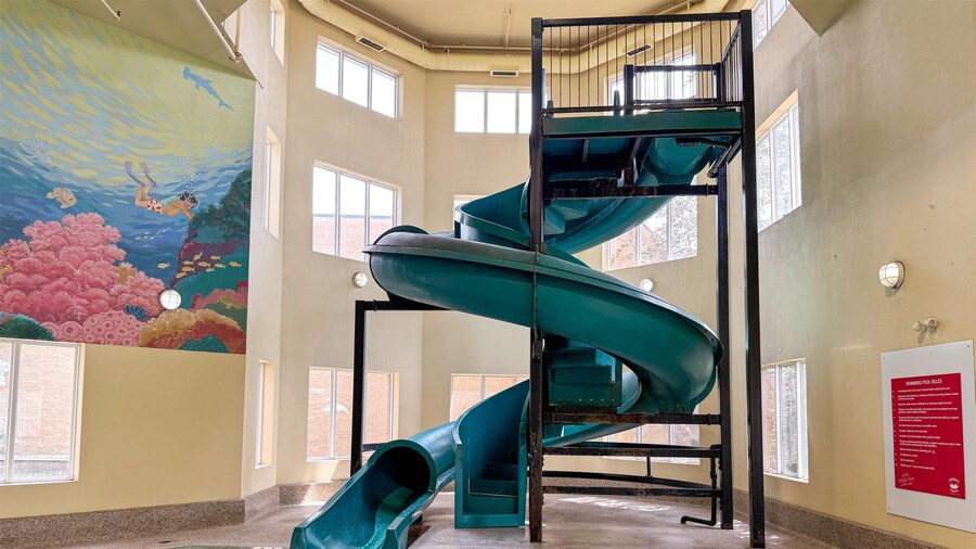 Super 8 by Wyndham Edmonton South