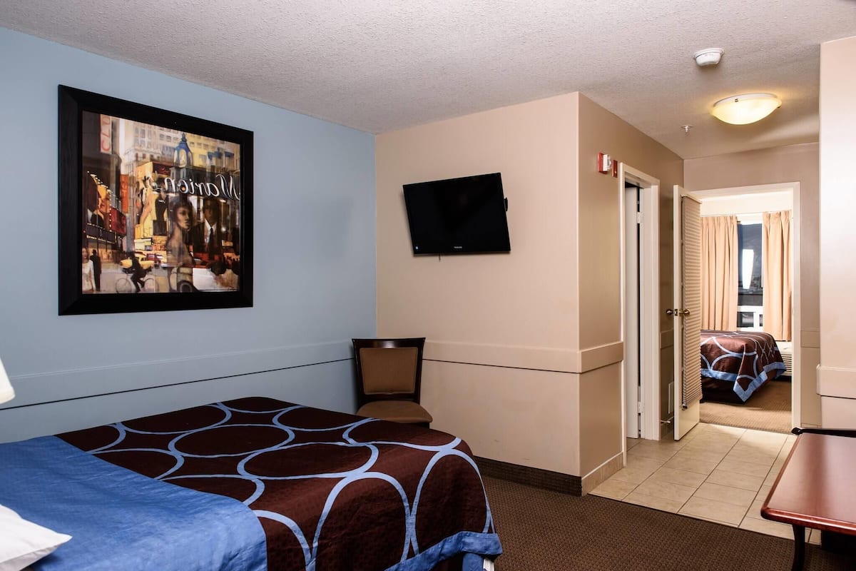 Family Suite, Non Smoking | Desk, iron/ironing board, free cots/infant beds, free WiFi