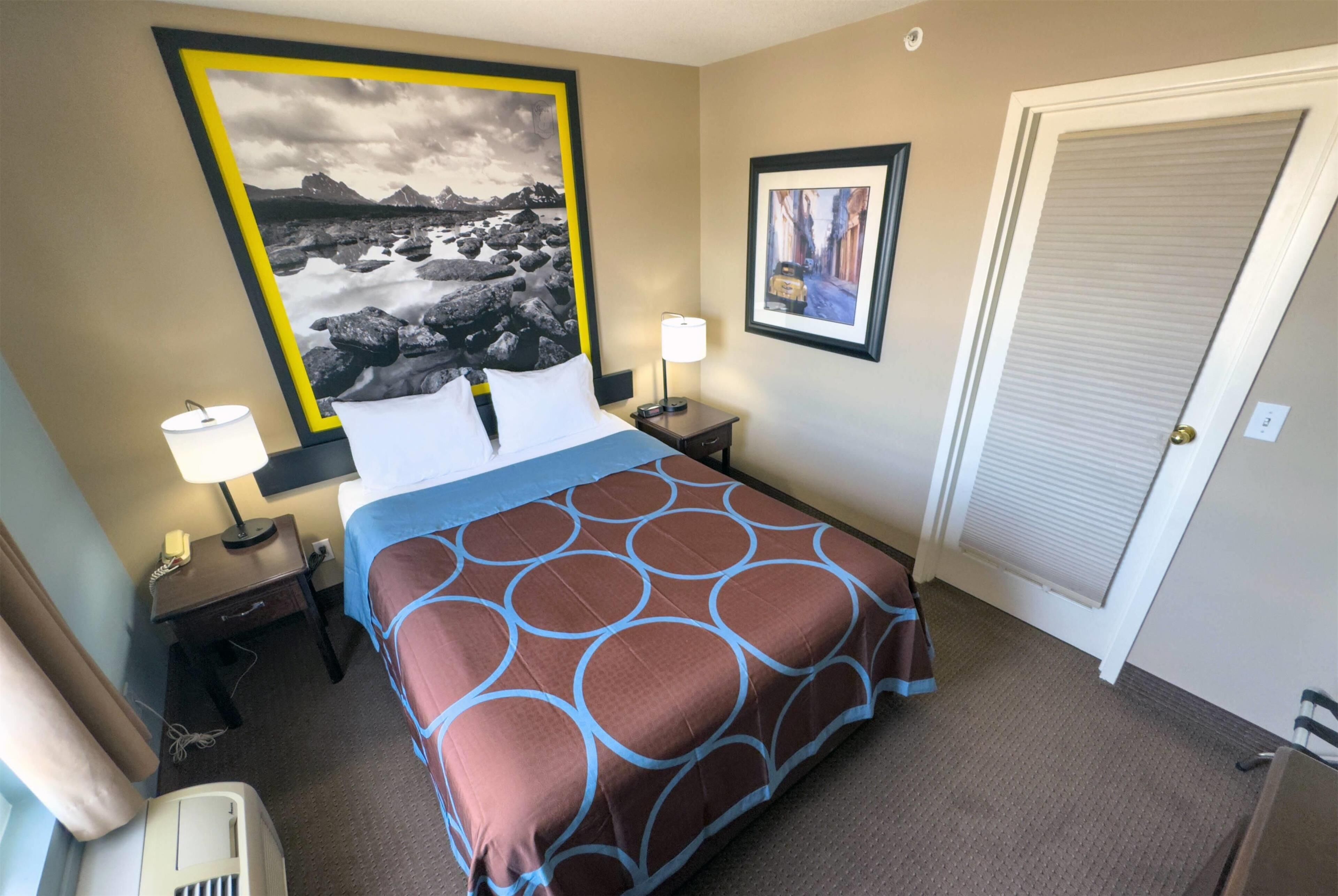 Suite, 1 Queen Bed with Sofa bed, Non Smoking