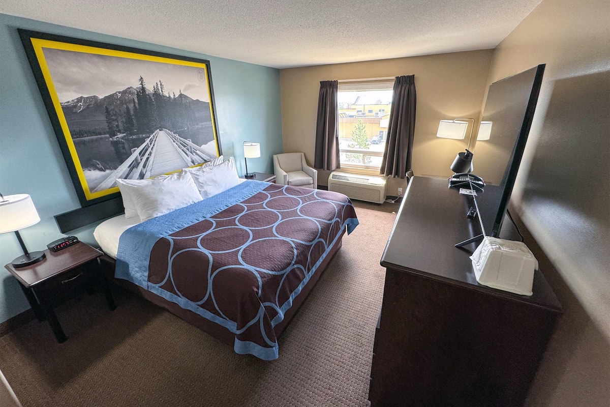 Room, 1 King Bed, Non Smoking | Desk, iron/ironing board, free cribs/infant beds, free WiFi