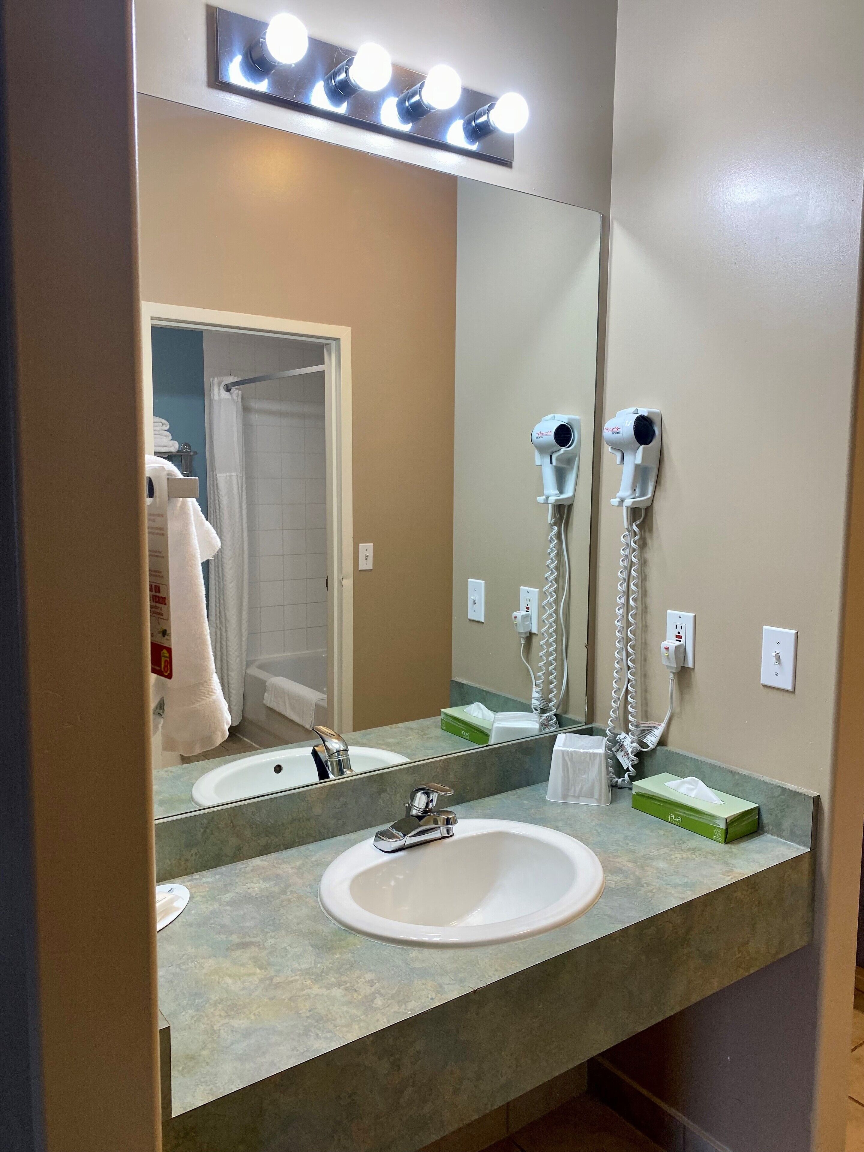 Foto - Super 8 by Wyndham Edmonton South