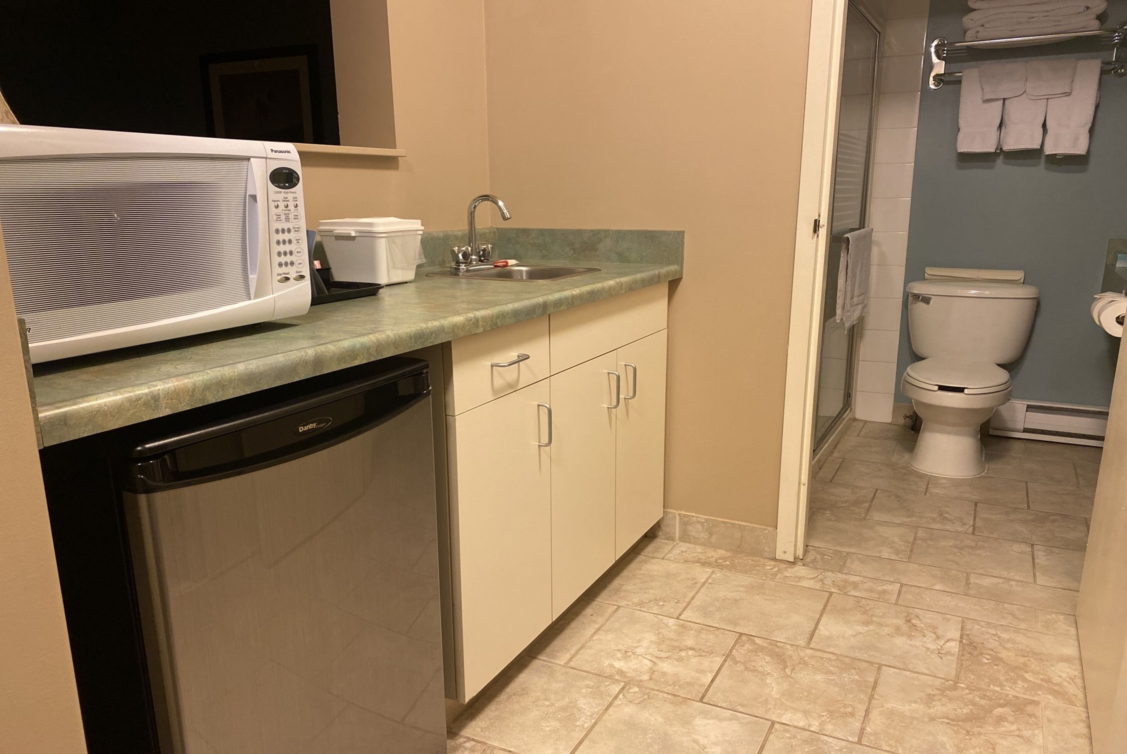 Photo - Super 8 by Wyndham Edmonton South