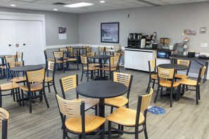 Free daily on-the-go breakfast  - Super 8 by Wyndham Edmonton South (Edmonton)