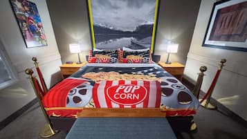 Suite, 1 cama de matrimonio grande, no fumadores (Movie Suite) | Escritorio, tabla de planchar con plancha, cunas gratuitas y wifi gratis