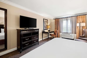 Standard Room, 1 King Bed, Non Smoking | Premium bedding, down comforters, pillowtop beds, desk