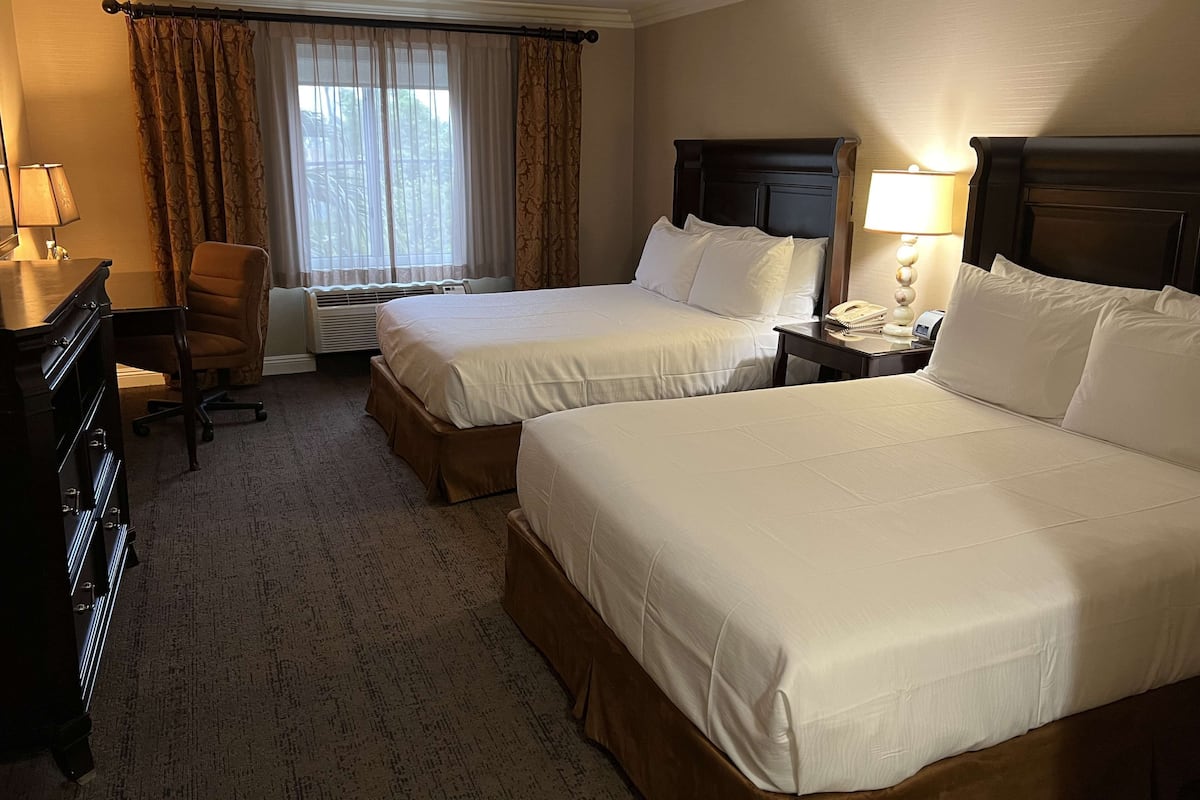 Hochwertige Bettwaren, Daunenbettdecken, Pillowtop-Betten, Schreibtisch