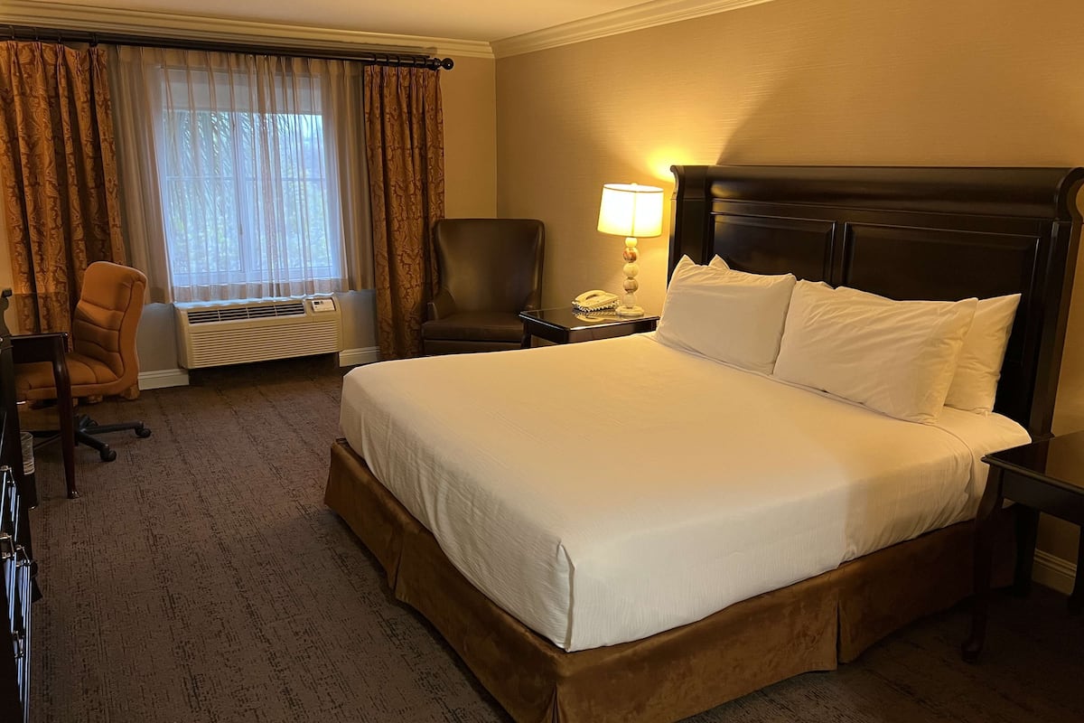 Hochwertige Bettwaren, Daunenbettdecken, Pillowtop-Betten, Schreibtisch