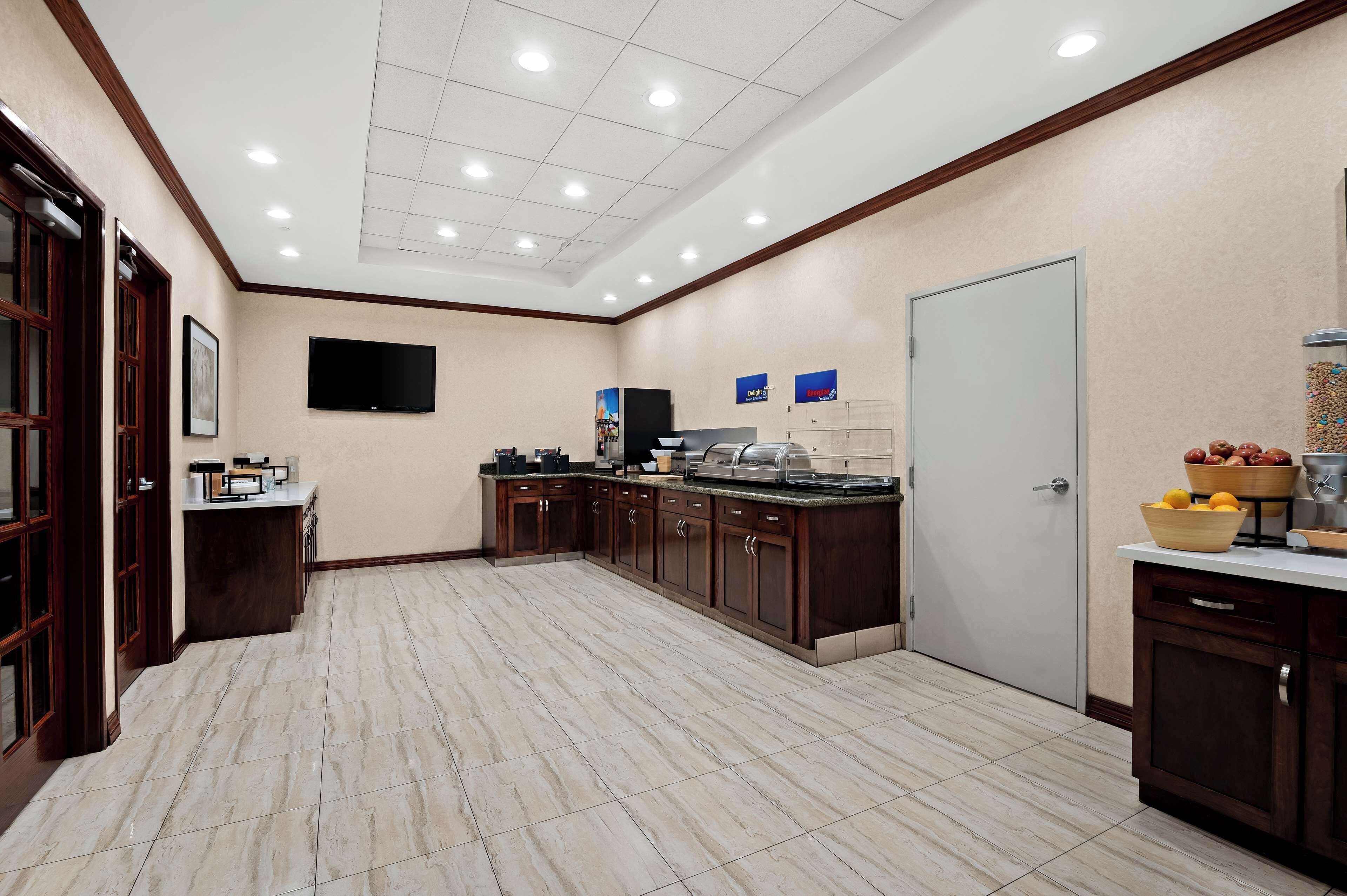 free daily full breakfast