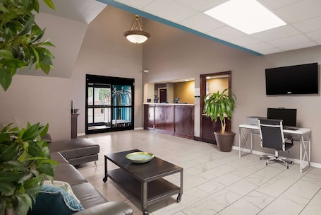 Lobby. Quality Inn Thomasville-Northpark
