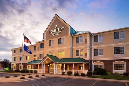 Exterior. Country Inn & Suites by Radisson, Big Rapids, MI