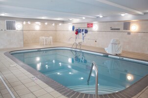 Una piscina cubierta