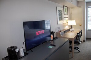 Caja de seguridad en la habitación y escritorio