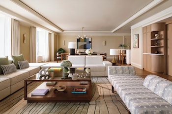 Hypo-allergenic bedding, down comforters, pillowtop beds, minibar at Four Seasons Hotel Miami