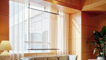 Lobby-lounge