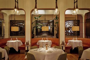 Breakfast, lunch, dinner served; pool views - Four Seasons Hotel Miami (Miami)