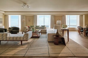 Presidential Suite (Bayfront) | Hypo-allergenic bedding, down comforters, pillowtop beds, minibar - Four Seasons Hotel Miami (Miami)