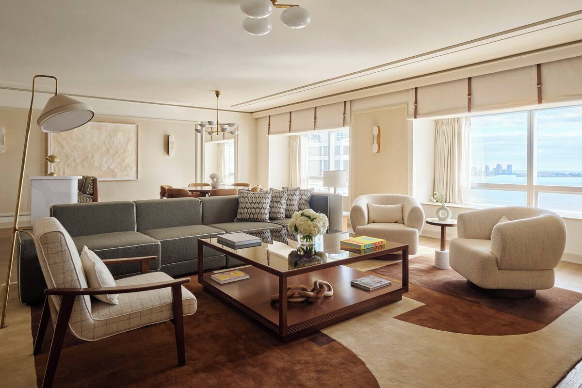 Presidential Suite (Bayfront) | Hypo-allergenic bedding, down comforters, pillowtop beds, minibar