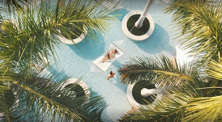 Outdoor pool, cabanas (surcharge), pool umbrellas. Four Seasons Hotel Miami