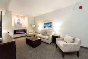 Suite, 1 King Bed | Egyptian cotton sheets, premium bedding, down comforters, pillowtop beds