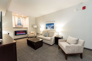Suite, 1 King Bed | Egyptian cotton sheets, premium bedding, down comforters, pillowtop beds